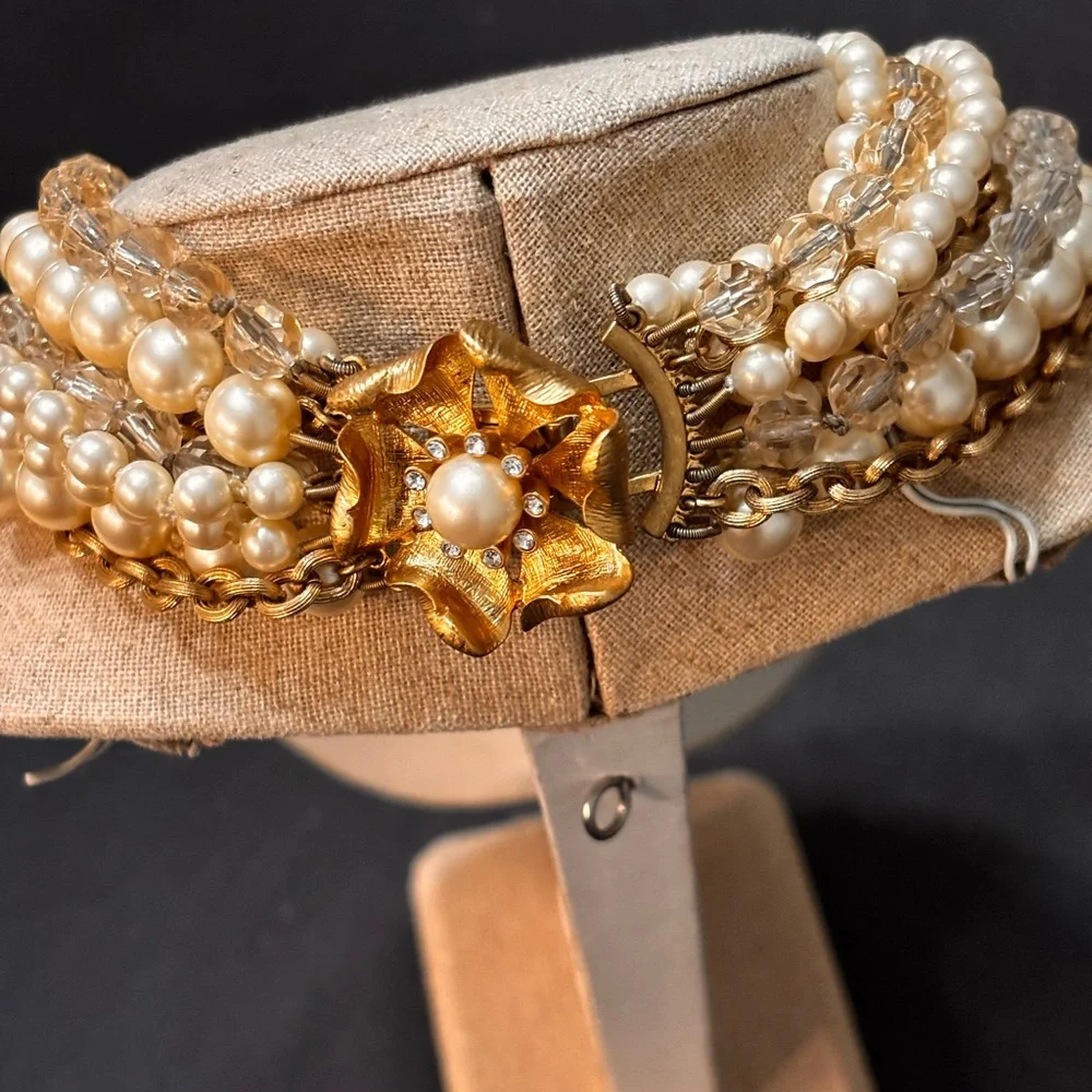 Elegant Multi-Strand Pearl and Gold Necklace - Picture 12 of 13